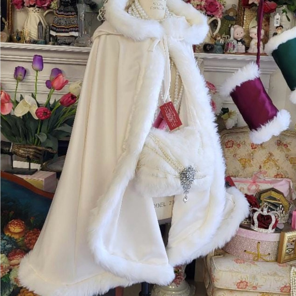 Bridal Cape White Hooded Cape with Fur Trim